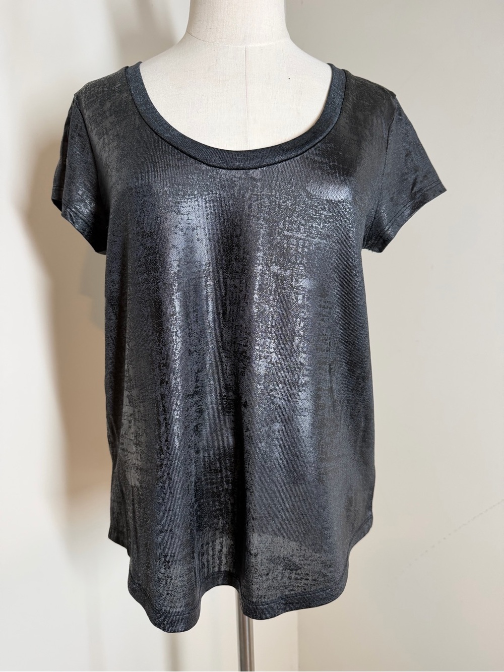 NEW! Mossimo Women’s Black Metallic Shimmery-SZ S- Scoop Neck Wet Look Tee Shirt